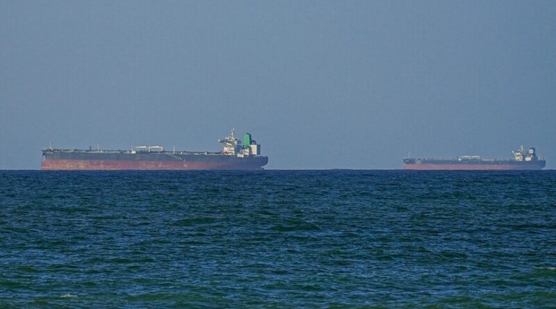 İran’a gıda taşıyan yük gemisi ve Irak’a giden tanker, Hürmüz’den Basra Körfezi’ne girdi