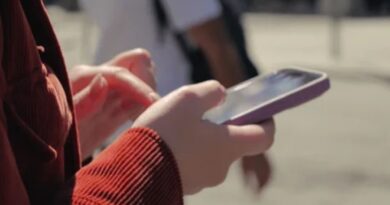 İngiltere, okullarda cep telefonu yasağını yasal hale getirecek