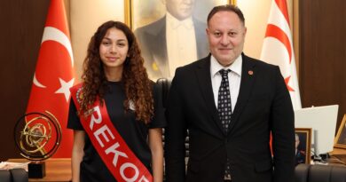 Cumhuriyet Meclisi Başkanı Öztürkler, atlet Ada Kafa’yı kabul etti