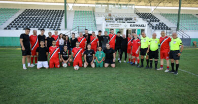 Meclis futbol takımı Üniversite Öğrencileri Derneği ile karşı karşıya geldi