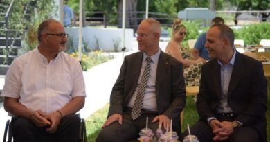Hasipoğlu ve Harmancı Yeni Dünya +1 Cafe’de özel gereksinimli bireylerin aileleriyle bir araya geldi