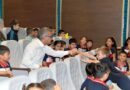Cumhurbaşkanı Tufan Erhürman, tiyatro gösterilerini çocuklarla izledi