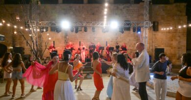 Lefkoşa Belediye Orkestrası sezonu Latin Konseri ile tamamladı